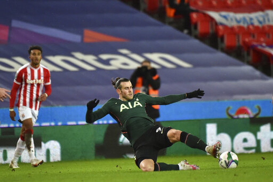 Vừa mới tỏa sáng, Gareth Bale lại... gặp hạn - 2 Vừa mới tỏa sáng, Gareth Bale lại... gặp hạn - 2