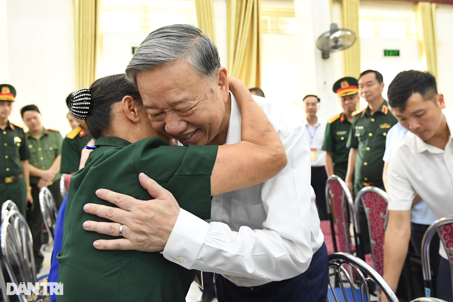 Tổng Bí thư: Chăm lo, đền đáp người có công là mệnh lệnh từ trái tim! - 16 Tổng Bí thư: Chăm lo, đền đáp người có công là mệnh lệnh từ trái tim! - 16