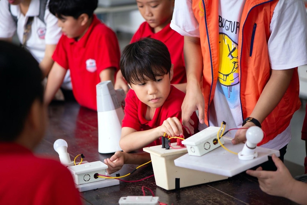 Chọn trường tiểu học cho con: Dấu chân nhỏ, bước tiến lớn - 2 Chọn trường tiểu học cho con: Dấu chân nhỏ, bước tiến lớn - 2