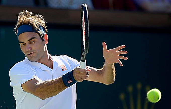 Federer bị khuất phục bởi tinh thần không từ bỏ của Thiem. Tay Vợt người Thụy Sĩ vẫn còn kém kỷ lục 109 danh hiệu ATP của Jimmy Connors. Ảnh: AP.