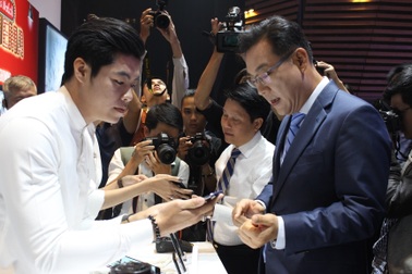 Hàng loạt ngân hàng triển khai giải pháp thanh toán di động Samsung Pay