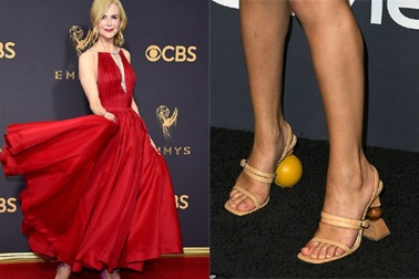 "Sao" rộ mốt đi hai chiếc dép khác nhau