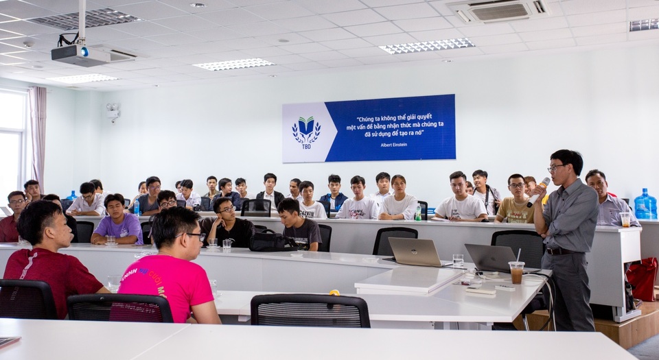 Sinh viên ngành CNTT Đại học Thái Bình Dương học tập trong mô hình IT Space - 3 Sinh viên ngành CNTT Đại học Thái Bình Dương học tập trong mô hình IT Space - 3