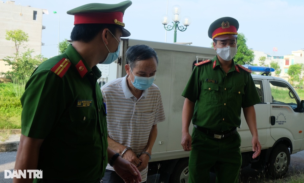 Xét xử cựu Phó Chủ tịch HĐND mạo danh tố cáo Chủ tịch UBND thị xã - 1 Xét xử cựu Phó Chủ tịch HĐND mạo danh tố cáo Chủ tịch UBND thị xã - 1