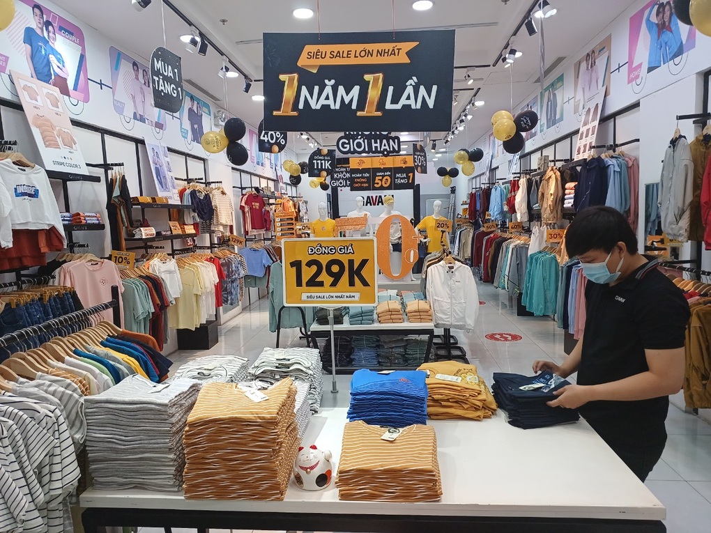 Nghịch lý dịp Black Friday: Khách vắng, chủ shop vẫn nói doanh thu tăng - 3 Nghịch lý dịp Black Friday: Khách vắng, chủ shop vẫn nói doanh thu tăng - 3