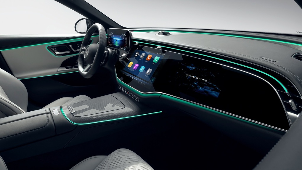 E-Class 2024 có màn hình cực lớn, tích hợp sẵn TikTok và camera tự sướng - 7 E-Class 2024 có màn hình cực lớn, tích hợp sẵn TikTok và camera tự sướng - 7