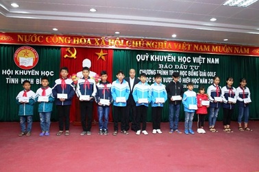 Ninh Bình: Trao 130 suất học bổng “Giải golf vì học sinh vượt khó hiếu học”