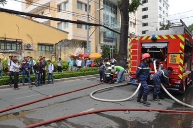 Cháy siêu thị Co.opmart, nhiều người hoảng loạn