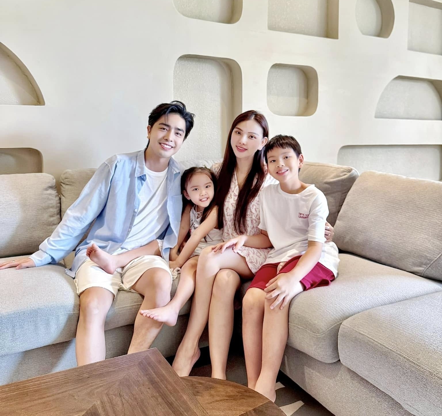 Ca sĩ Thu Thủy: Gợi cảm tuổi 41, viên mãn bên chồng kém 10 tuổi - 6 Ca sĩ Thu Thủy: Gợi cảm tuổi 41, viên mãn bên chồng kém 10 tuổi - 6