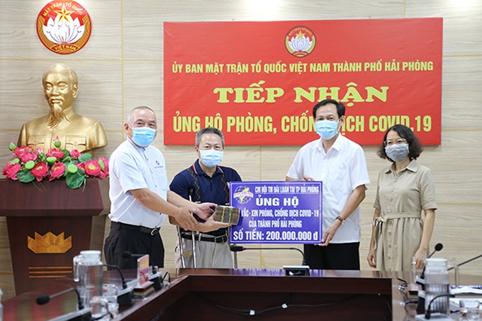 Trao kinh phí ủng hộ tới Ủy ban MTTQ Việt Nam TP. Hải Phòng (đợt 7) - Ảnh 1.