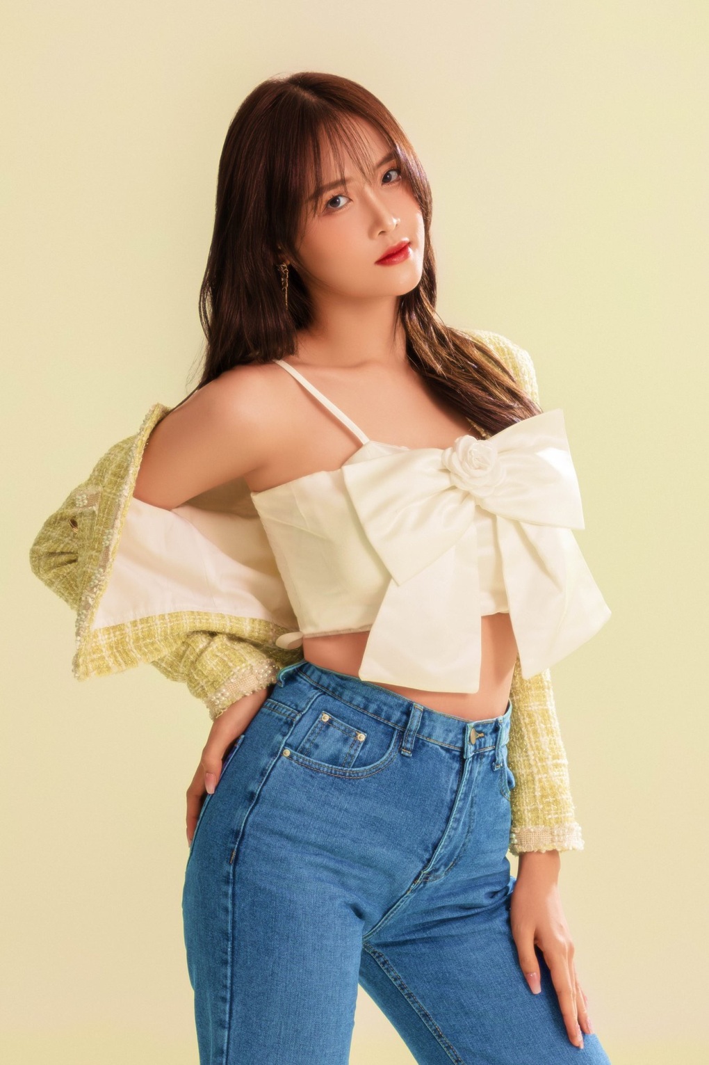 Á hậu cao 1,78m gặp khó khi đóng phim vì... chân quá dài - 2