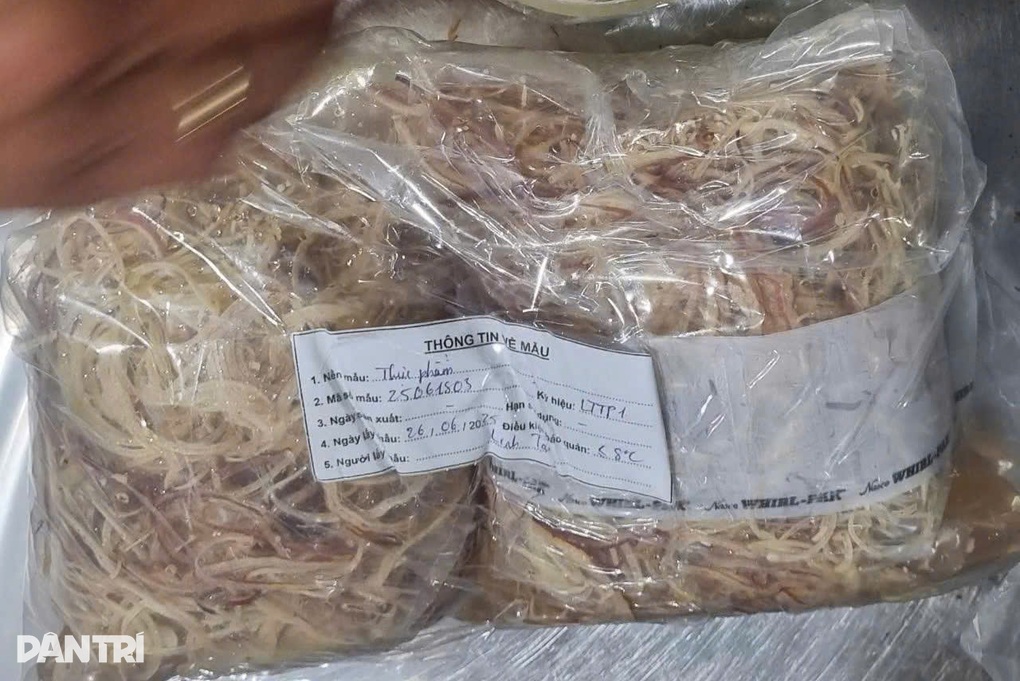 Hàng trăm kg hoa chuối ngâm hàn the, chất tẩy trắng ở TPHCM - 3 Hàng trăm kg hoa chuối ngâm hàn the, chất tẩy trắng ở TPHCM - 3