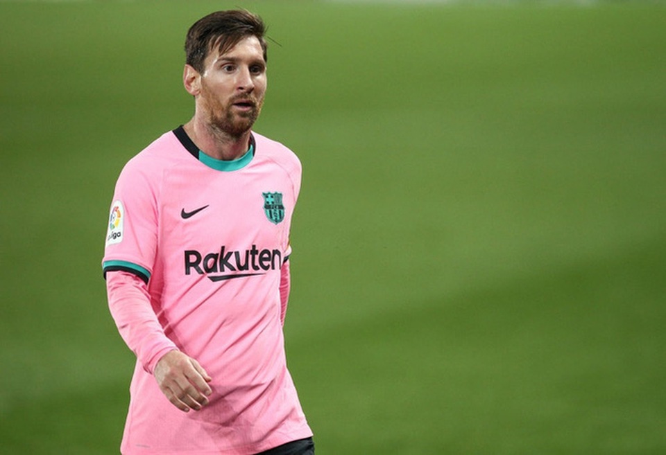 Messi sút bóng vào trọng tài: Đỉnh cao của sự ức chế! - 3 Messi sút bóng vào trọng tài: Đỉnh cao của sự ức chế! - 3