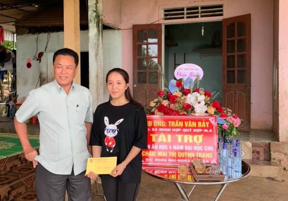 Nữ sinh nghèo dân tộc Thổ được tài trợ học phí 4 năm đại học - 2 Nữ sinh nghèo dân tộc Thổ được tài trợ học phí 4 năm đại học - 2