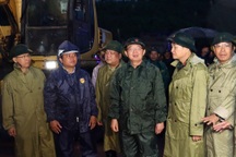 Phó Thủ tướng Hồ Quốc Dũng chỉ đạo khắc phục sạt lở tại đèo Khánh Lê