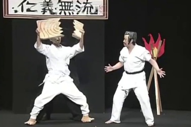 Chết cười những màn dàn dựng cực sáng tạo trong game show Nhật Bản