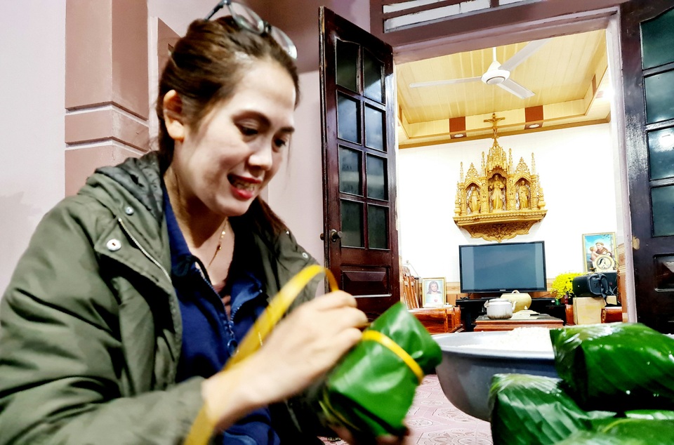 Ghi ở làng bánh chưng xanh thành Vinh thâu đêm phục vụ Tết - 8 Ghi ở làng bánh chưng xanh thành Vinh thâu đêm phục vụ Tết - 8