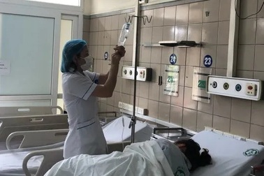 Thiếu nữ 19 tuổi hôn mê 12 tiếng sau bữa cơm rượu với bạn bè