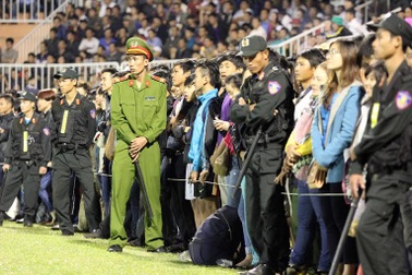 VFF, VPF nói gì sau sự cố “vỡ sân” Pleiku?