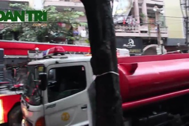 Hà Nội: Cháy quán karaoke, nhân viên vội vã tháo chạy