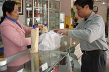 Vodka Hà Nội “tung hoành” các quán nhậu