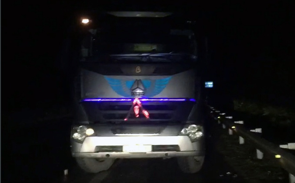 Xe tải chạy ngược chiều gần 30km trên cao tốc Nội Bài - Lào Cai - 1 Xe tải chạy ngược chiều gần 30km trên cao tốc Nội Bài - Lào Cai - 1