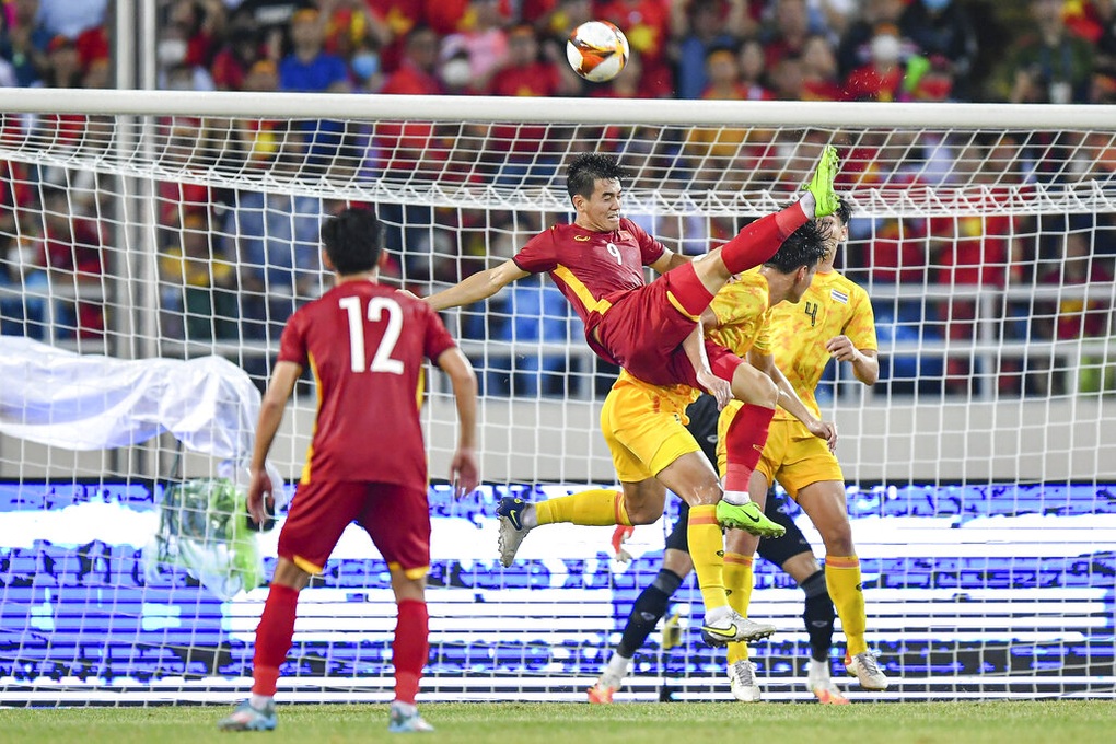 HLV Troussier gặp áp lực lớn từ hai tấm HCV SEA Games của ông Park - 3