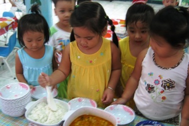 Khi bố mẹ làm thay việc của trẻ