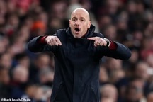 HLV Ten Hag nổi điên vì Man Utd thua cay đắng Arsenal ở phút cuối