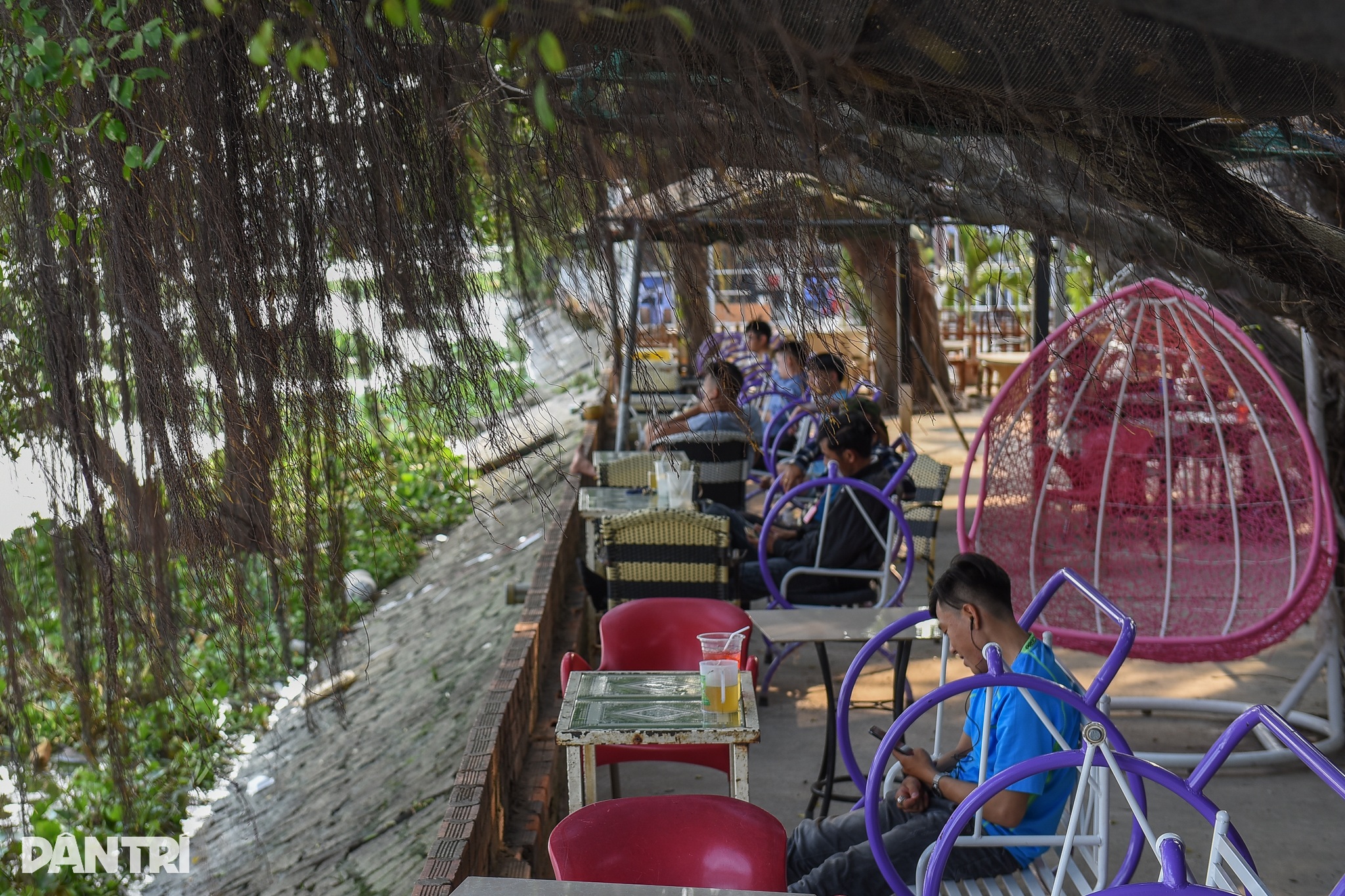 Công trình bủa vây sông Sài Gòn, người dân loay hoay tìm lối đi ra ven bờ - 4 Công trình bủa vây sông Sài Gòn, người dân loay hoay tìm lối đi ra ven bờ - 4