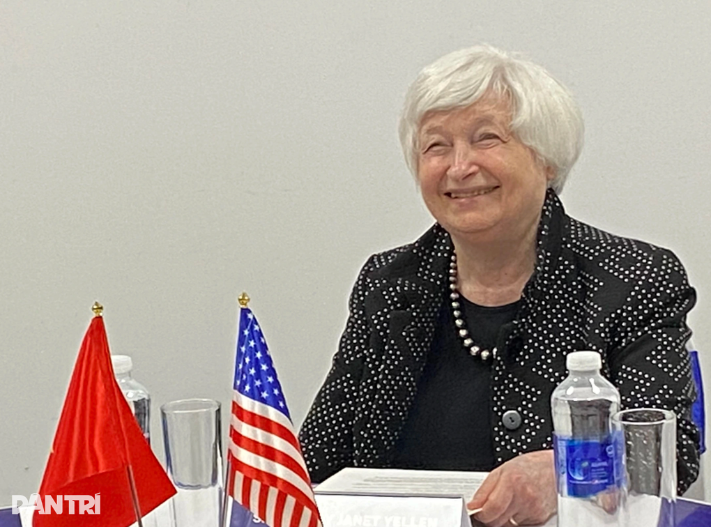 Bộ trưởng Tài chính Mỹ Janet Yellen ngồi thử xe máy điện của start up Việt - 2