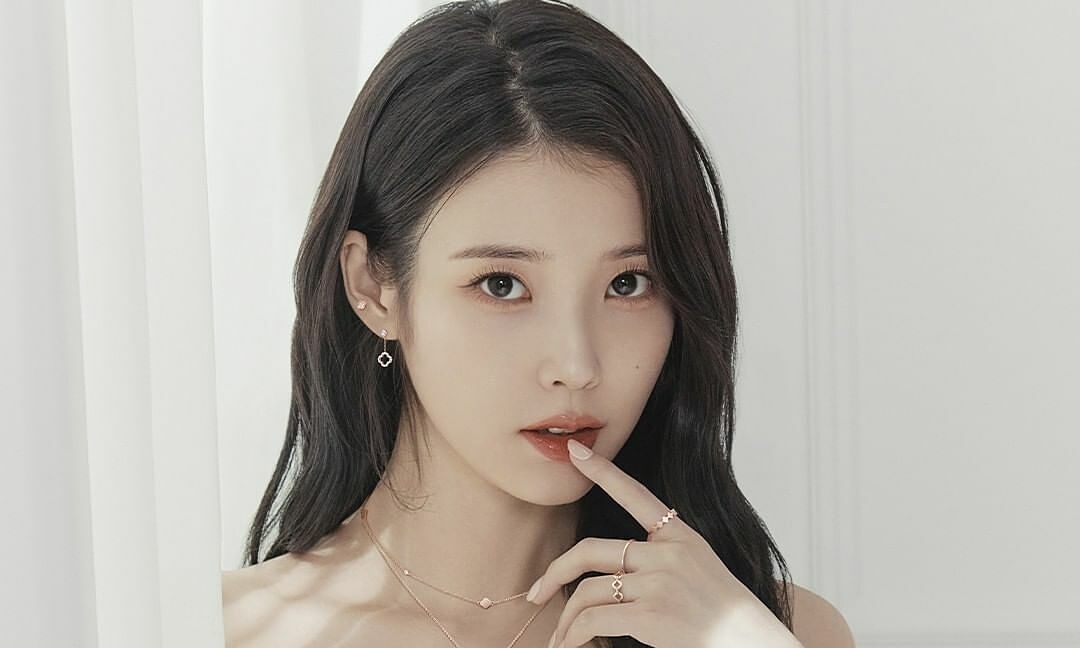 IU: "Em gái quốc dân" giàu có xứ Hàn, từng trải qua tuổi thơ khó khăn