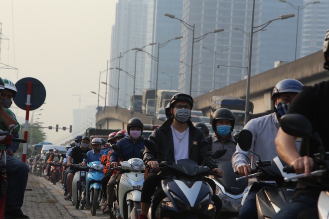 Người dân từ thành phố đổ về quê, cửa ngõ thủ đô ùn tắc - 12 Người dân từ thành phố đổ về quê, cửa ngõ thủ đô ùn tắc - 12