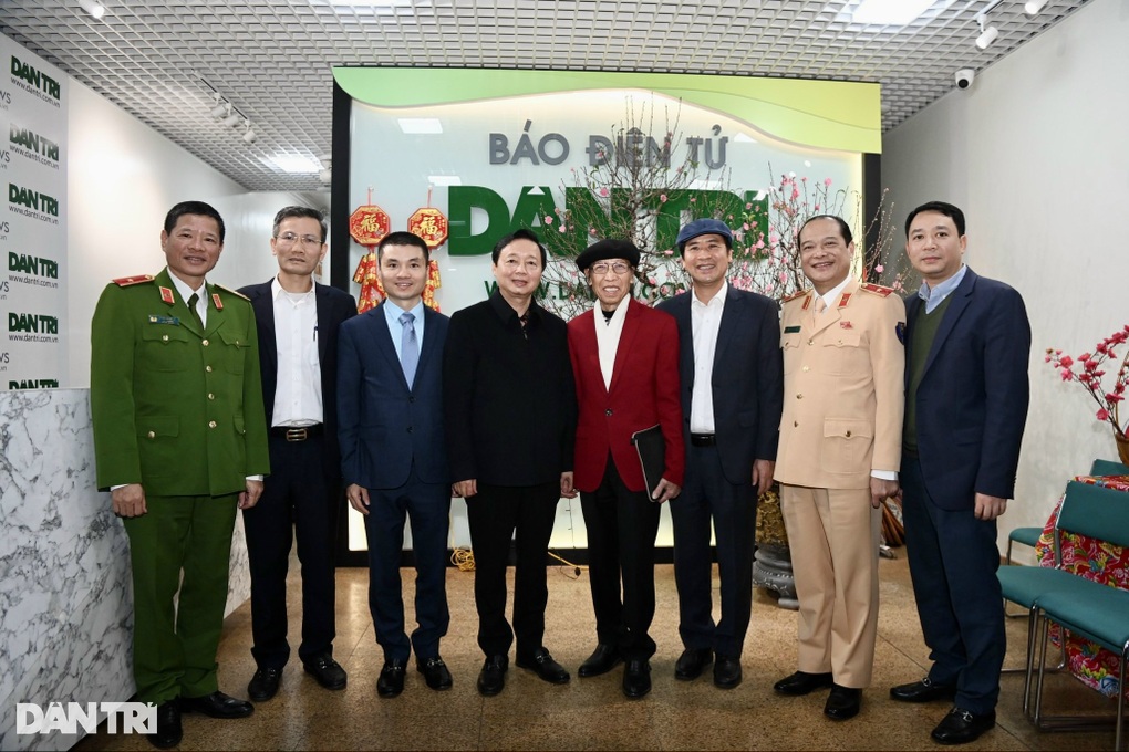 Phó Thủ tướng Trần Hồng Hà thăm, chúc Tết Báo Dân trí - 2 Phó Thủ tướng Trần Hồng Hà thăm, chúc Tết Báo Dân trí - 2