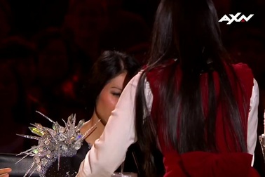 Tiết mục đêm chung kết của The Sacred Riana