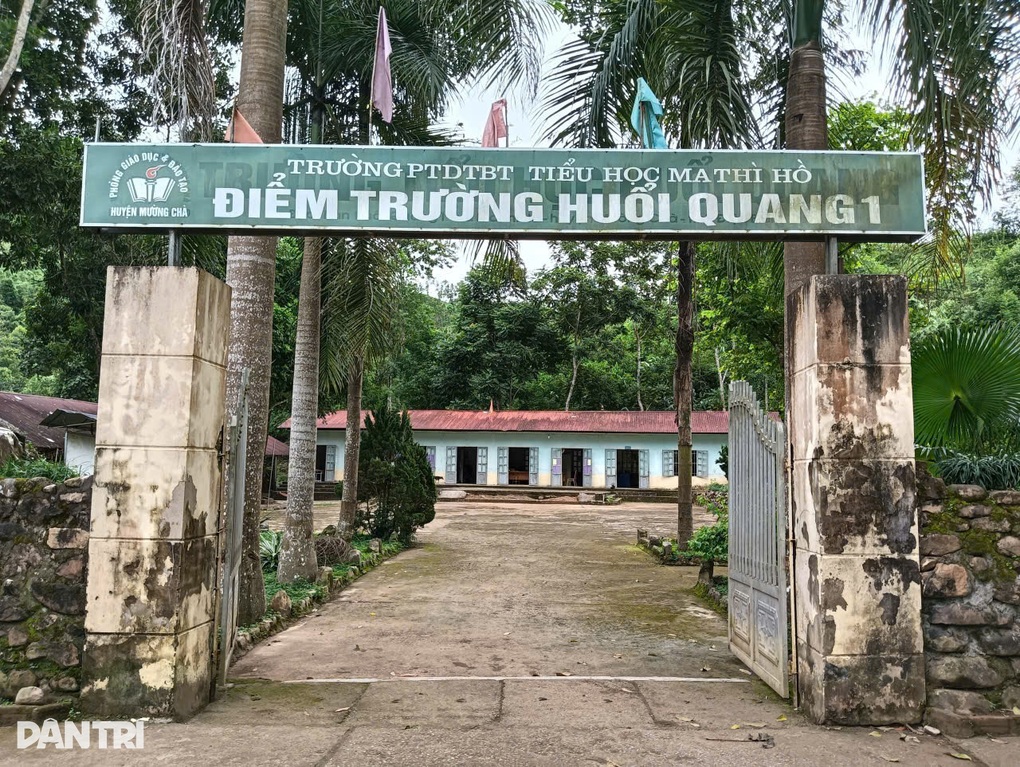 Điểm trường Huổi Quang 1, bếp ăn tạm bợ, chỗ ngủ lạnh lưng - 1 Điểm trường Huổi Quang 1, bếp ăn tạm bợ, chỗ ngủ lạnh lưng - 1