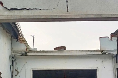 Lốc xoáy, mưa đá làm hư hỏng 95 ngôi nhà ở Quảng Ngãi