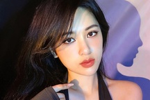 Hot girl gợi cảm phủ nhận tin đồn "dao kéo"