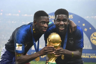 Samuel Umtiti bất ngờ treo giày ở tuổi 31