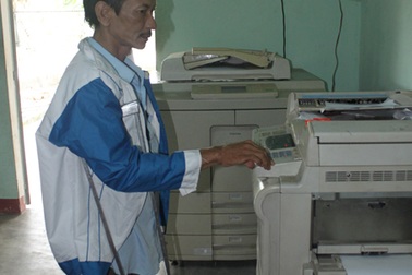 Niềm tin phi thường của người thầy khuyết tật 