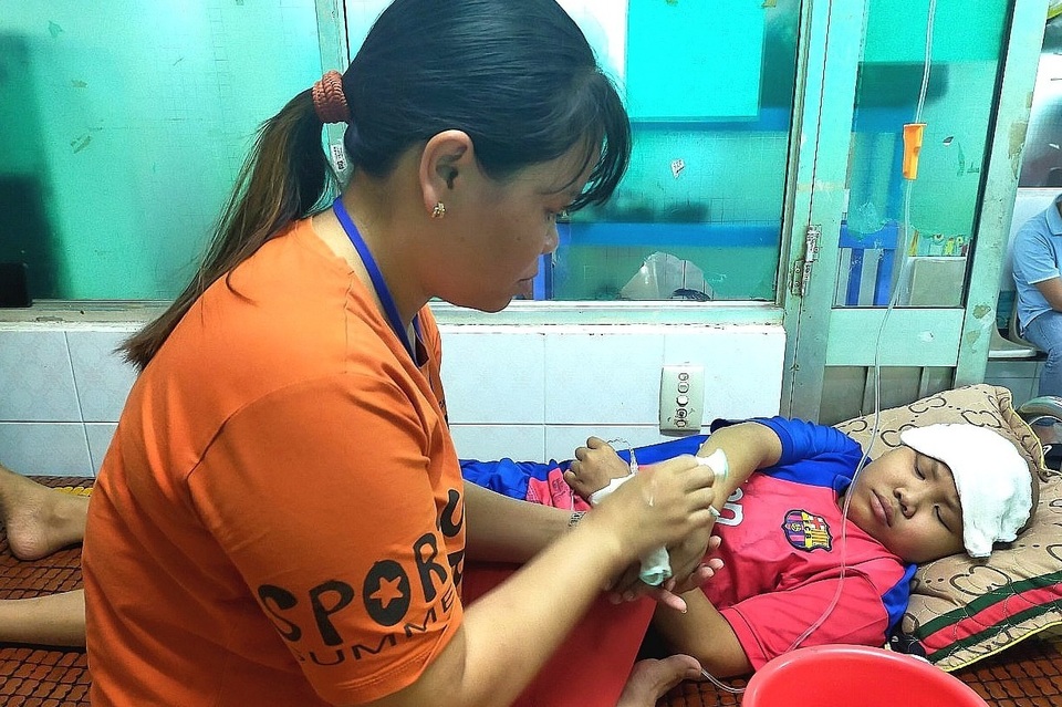 Chàng trai mắc bệnh hiểm nghèo: Con chết mẹ không có tiền mua quan tài đâu - 4 Chàng trai mắc bệnh hiểm nghèo: Con chết mẹ không có tiền mua quan tài đâu - 4