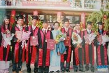 Người “săn” học bổng cho sinh viên nghèo 