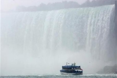 Nữ sinh Nhật bị ngã xuống thác Niagara nổi tiếng ở Bắc Mỹ