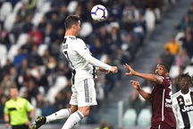 C.Ronaldo lại sắm vai người hùng giúp Juventus thoát thua