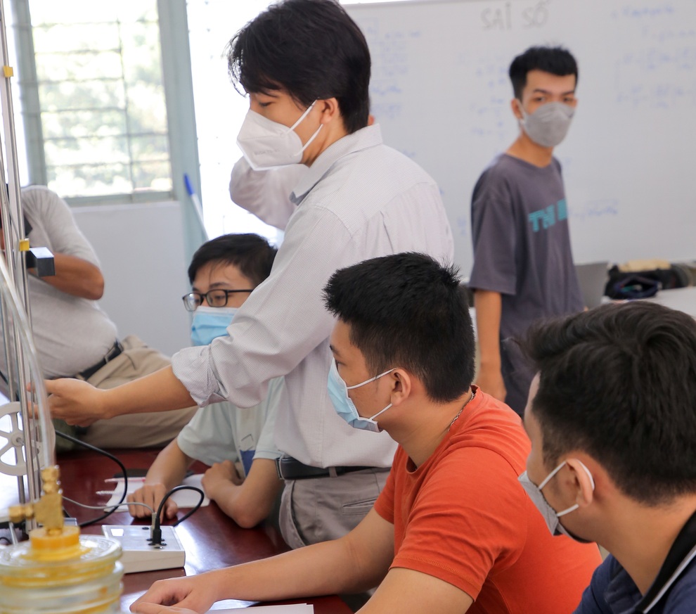 Nhiều trường đại học đón sinh viên học trực tiếp - 2 Nhiều trường đại học đón sinh viên học trực tiếp - 2