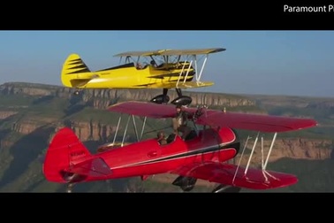 Tom Cruise gây sốt với màn đu cánh máy bay giữa không trung