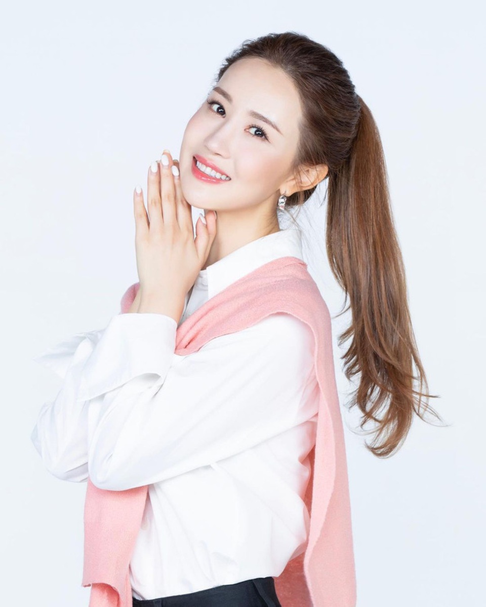 Bất ngờ trước diện mạo mới của nữ hoàng dao kéo Lee Da Hae - 6