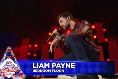 Liam Payne hát live cuốn hút