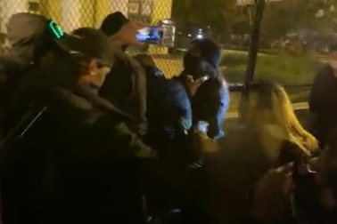 Đụng độ bên ngoài Nhà Trắng trong đêm bầu cử