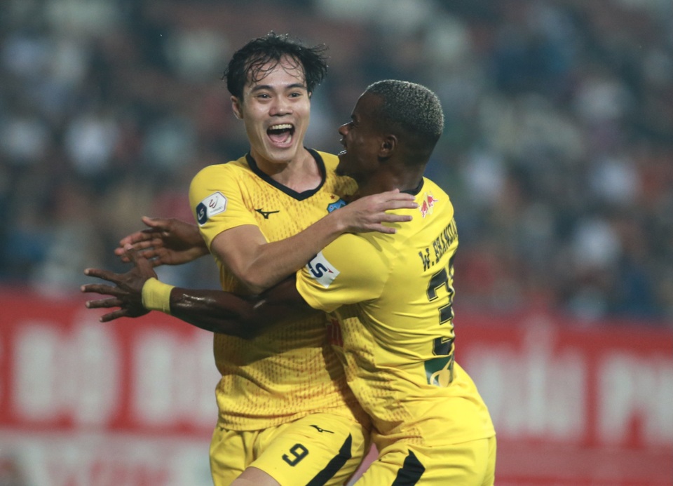 Hải Phòng 0-2 HA Gia Lai: Công Phượng im tiếng, Văn Toàn đặt dấu ấn - 13 Hải Phòng 0-2 HA Gia Lai: Công Phượng im tiếng, Văn Toàn đặt dấu ấn - 13